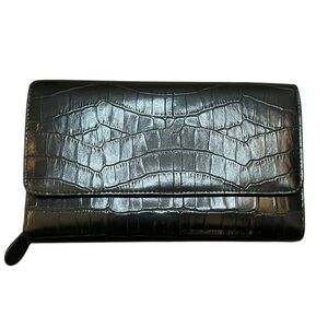 Elegant Black Crocodile-Embossed Wallet
